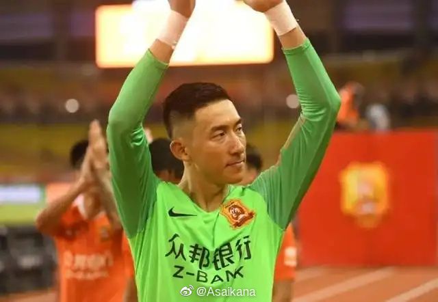 顾秋怡又问：那你在叶伯伯和叶伯母去世之后，明明可以跟叶家人联系、让他们接你回去啊。